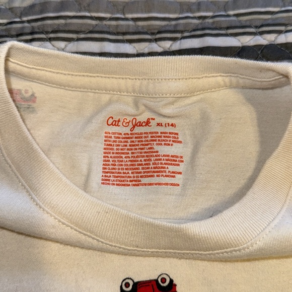 CAT & JACK KID BOY SHORT SLEEVE CHRISTMAS RED TRUCK WITH CHRISTMAS TREE SHIRT - Picture 3 of 3